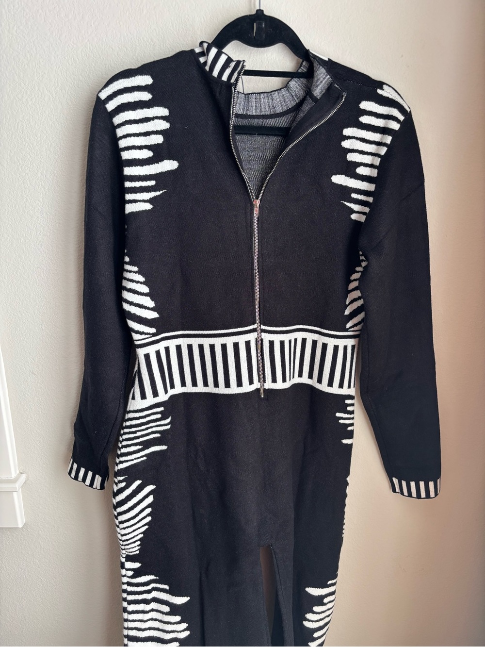 Fashion Nova NWT Black & White Patterned Jumpsuit - Picture 3 of 4